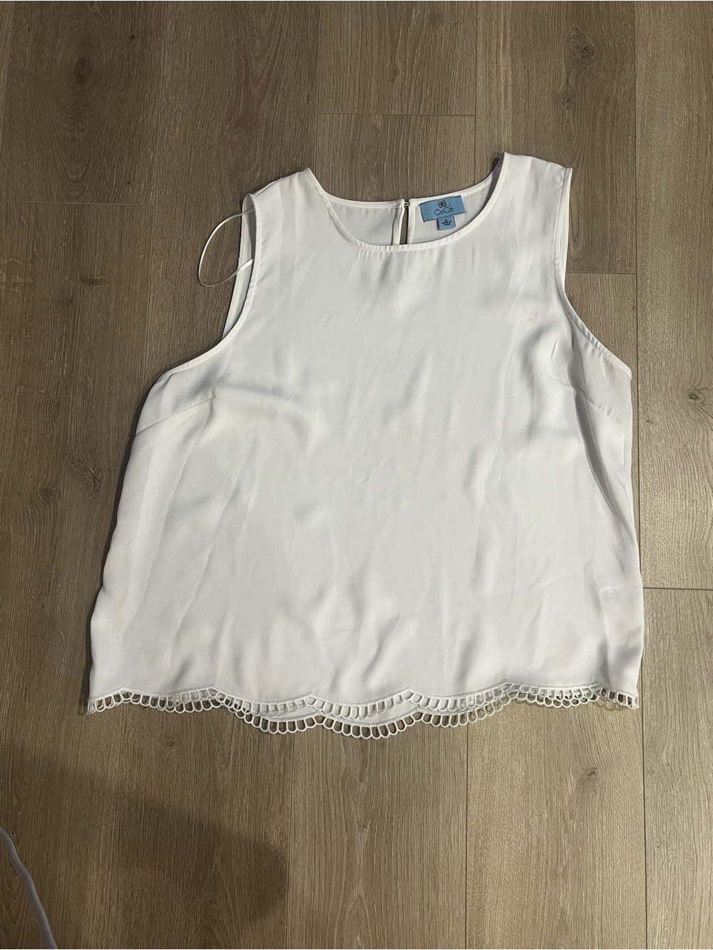 CeCe White Sleeveless Scallop Hem Camisole